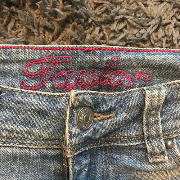 Distressed jean shorts - Picture 2 of 4